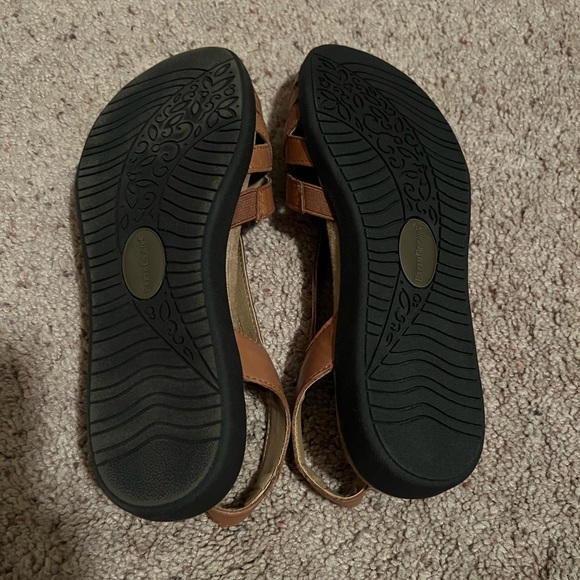 Earth Origins tan sandal - Picture 2 of 2